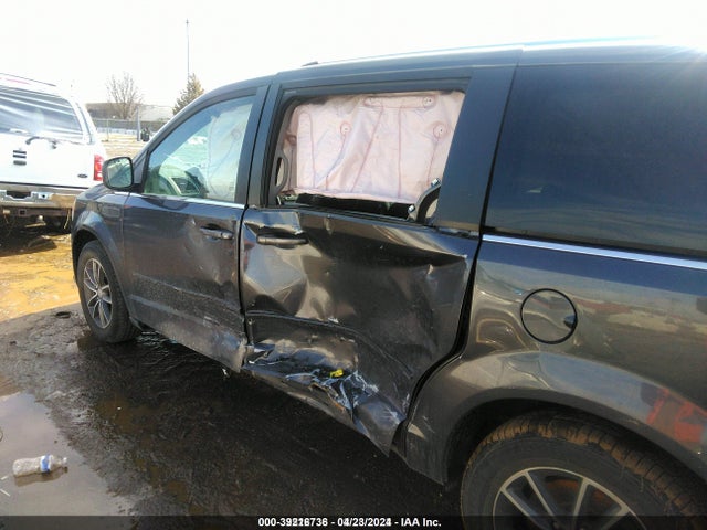 2C4RDGCG7HR857110 Dodge Grand Caravan Sxt