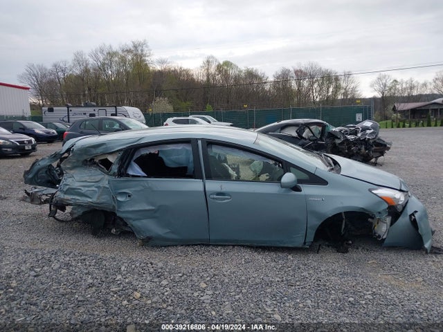Toyota Prius V Three 2017 JTDZN3EUXHJ056829 Image 14