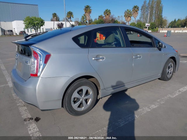 2015 Toyota Prius Two მანქანა იყიდება აუქციონზე, vin: JTDKN3DU7F0466476, აუქციონის ნომერი: 39216821