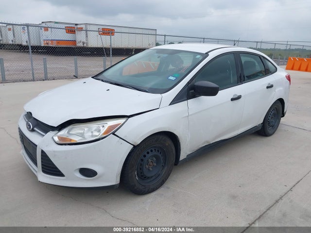 Ford FOCUS S 2014 1FADP3E26EL390011 Image 2