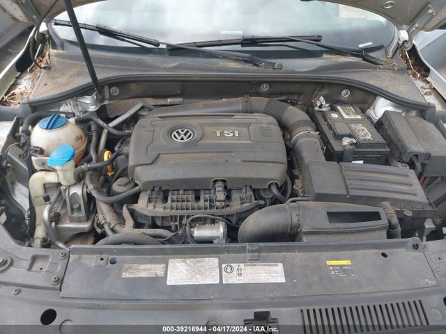 1VWAT7A37FC008162 Volkswagen Passat 1.8t S