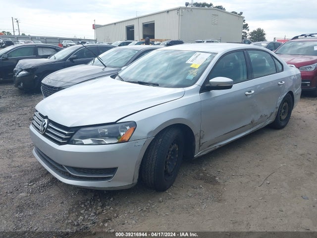 1VWAT7A37FC008162 Volkswagen Passat 1.8t S
