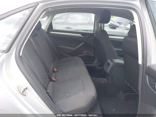 1VWAT7A37FC008162 Volkswagen Passat 1.8t S