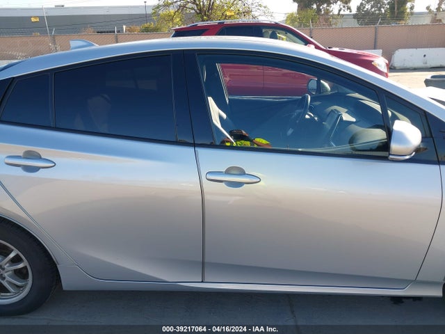 Toyota Prius Prime Advanced 2017 JTDKARFP2H3037186 Image 13