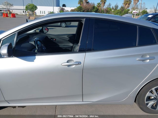 Toyota Prius Prime Advanced 2017 JTDKARFP2H3037186 Image 14