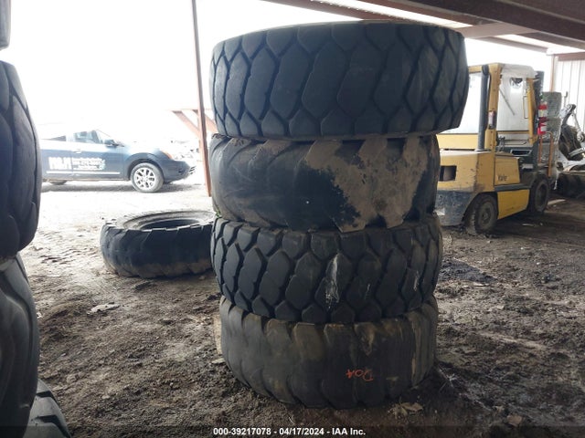 Aukcja sprzedaży 2019 20.5r25 Tires, vin: 99999999999999999, numer aukcji: 39217078