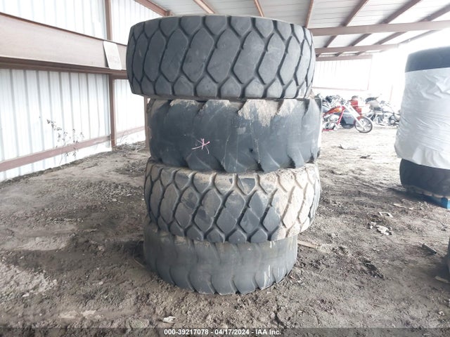 Aukcja sprzedaży 2019 20.5r25 Tires, vin: 99999999999999999, numer aukcji: 39217078