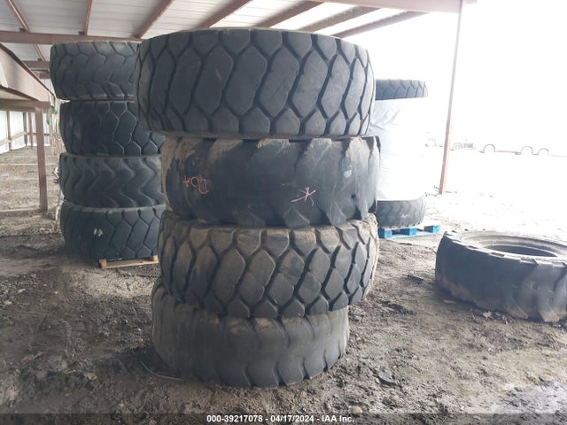 Aukcja sprzedaży 2019 20.5r25 Tires, vin: 99999999999999999, numer aukcji: 39217078