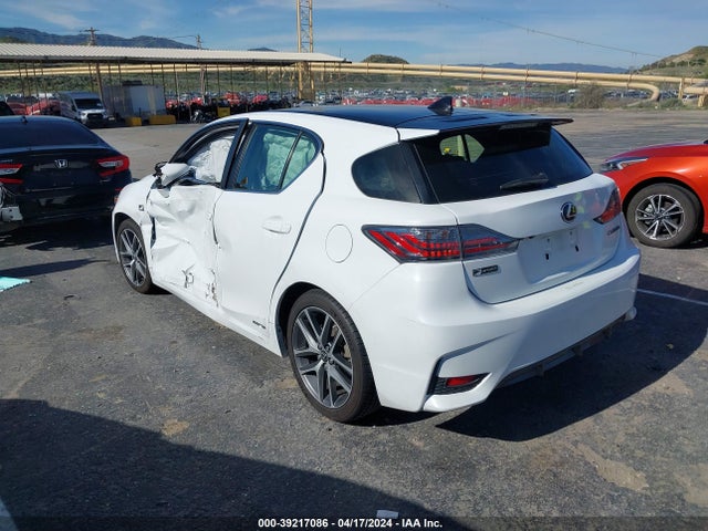 Lexus CT 200H 2017 JTHKD5BH4H2292506 Image 3