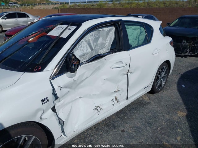 Lexus CT 200H 2017 JTHKD5BH4H2292506 Image 6