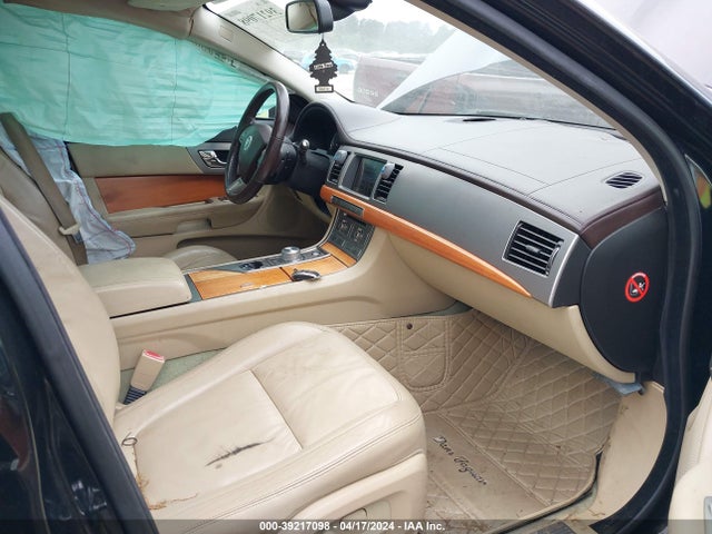 2010 JAGUAR XF SAJWA0FA0AHR51214 Photo 4