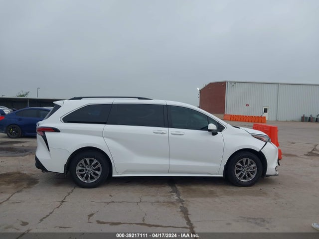 Toyota SIENNA LE 2022 5TDKRKEC0NS108622 Image 14