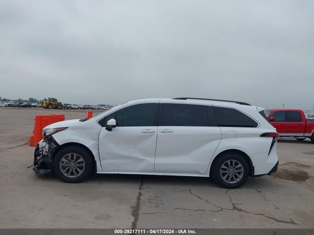 Toyota SIENNA LE 2022 5TDKRKEC0NS108622 Image 15