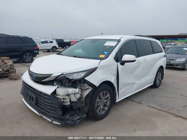 Toyota SIENNA LE 2022 5TDKRKEC0NS108622 Image 2