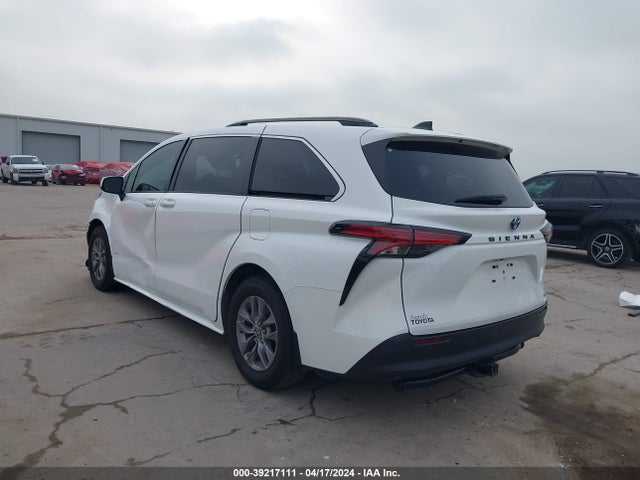 Toyota SIENNA LE 2022 5TDKRKEC0NS108622 Image 3