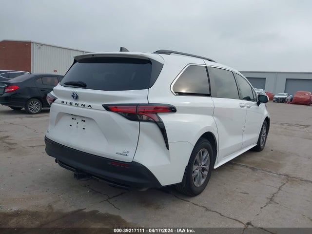 Toyota SIENNA LE 2022 5TDKRKEC0NS108622 Image 4