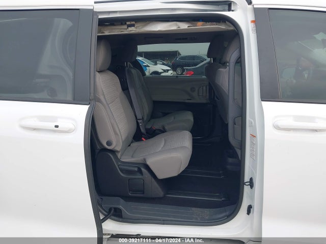 Toyota SIENNA LE 2022 5TDKRKEC0NS108622 Image 8