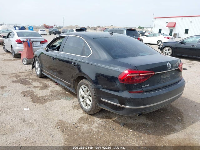 1VWAT7A38HC012076 Volkswagen Passat 1.8t S