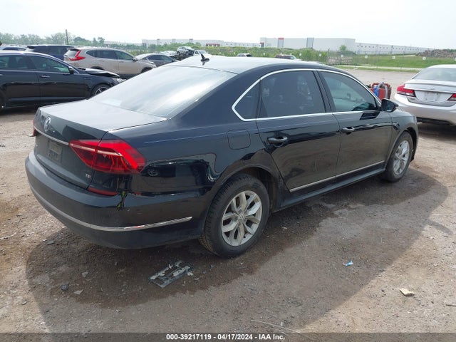 1VWAT7A38HC012076 Volkswagen Passat 1.8t S