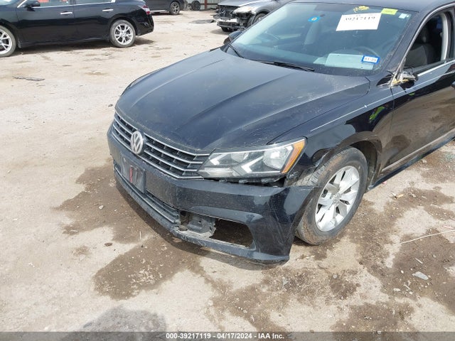 1VWAT7A38HC012076 Volkswagen Passat 1.8t S