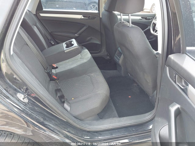1VWAT7A38HC012076 Volkswagen Passat 1.8t S