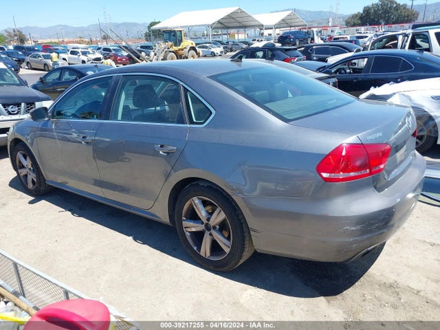 1VWBS7A36FC055559 Volkswagen Passat 1.8t Se