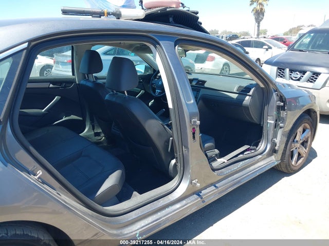 1VWBS7A36FC055559 Volkswagen Passat 1.8t Se