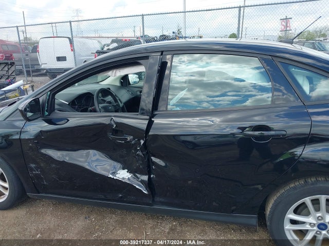 Ford FOCUS SE 2018 1FADP3F23JL221265 Image 14