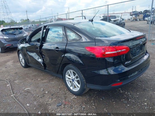 Ford FOCUS SE 2018 1FADP3F23JL221265 Image 3