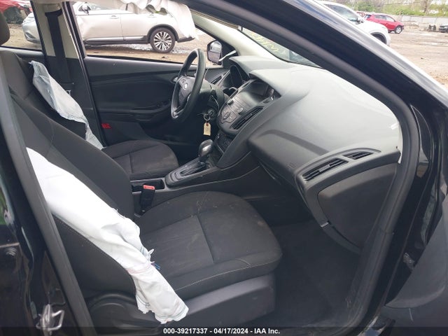 Ford FOCUS SE 2018 1FADP3F23JL221265 Image 5