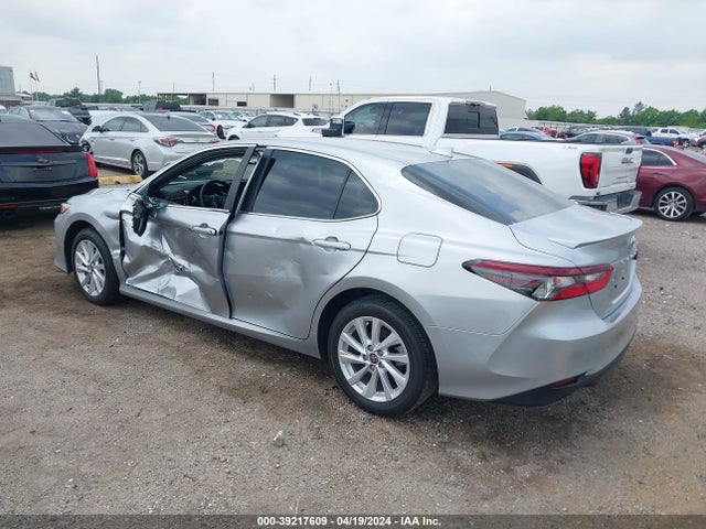 Toyota CAMRY LE 2024 4T1C11AK7RU901562 Image 3
