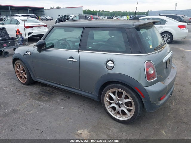 2008 MINI COOPER S WMWMF73548TT87806 Photo 2
