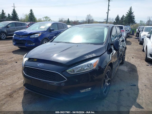 Ford FOCUS SE 2018 1FADP3K23JL317757 Image 2