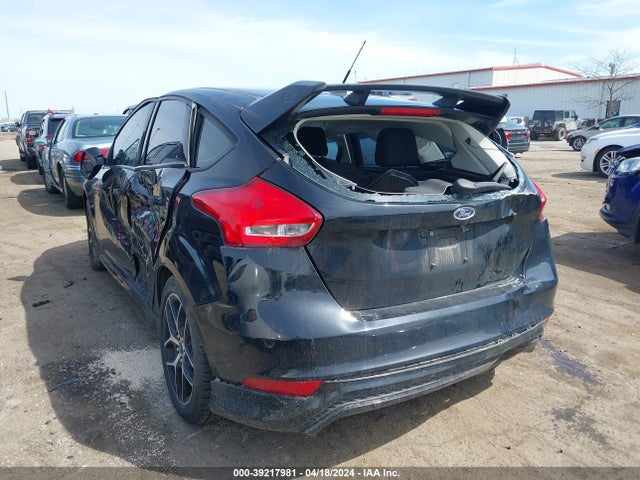 Ford FOCUS SE 2018 1FADP3K23JL317757 Image 3
