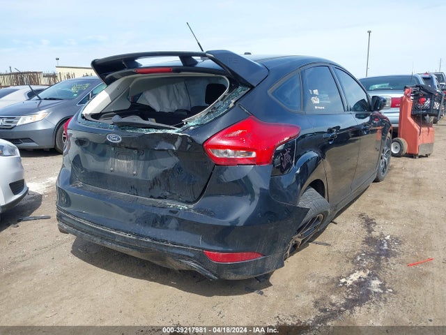 Ford FOCUS SE 2018 1FADP3K23JL317757 Image 4