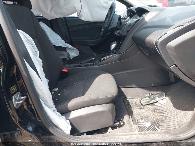 Ford FOCUS SE 2018 1FADP3K23JL317757 Image 5