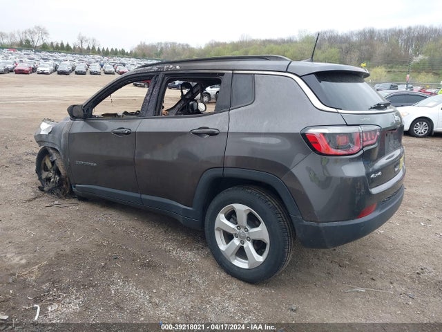 Jeep Compass Latitude 4x4 2018 3C4NJDBB8JT359707 Image 3