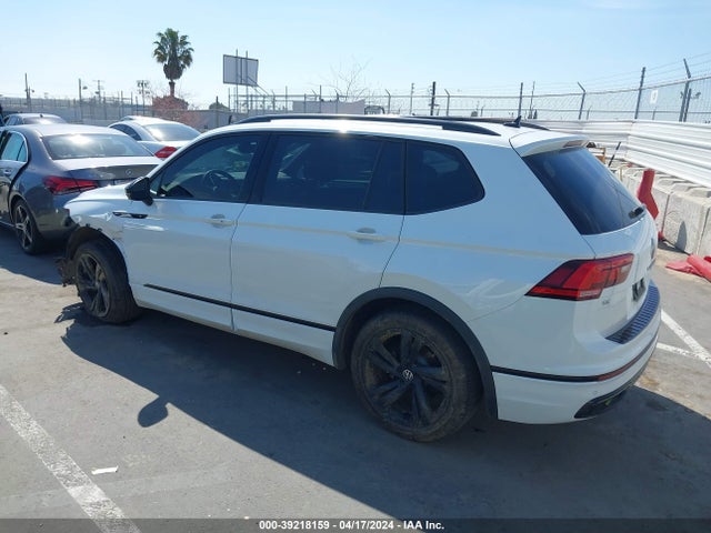 3VVCB7AX7PM041729 Volkswagen Tiguan 2.0t Se R-line Black