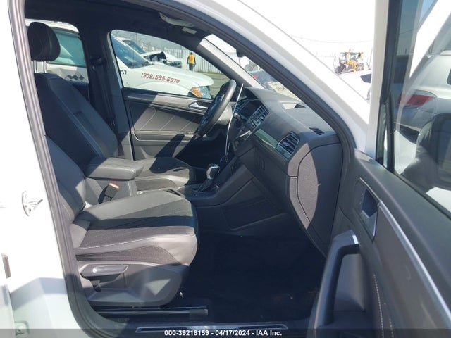 3VVCB7AX7PM041729 Volkswagen Tiguan 2.0t Se R-line Black