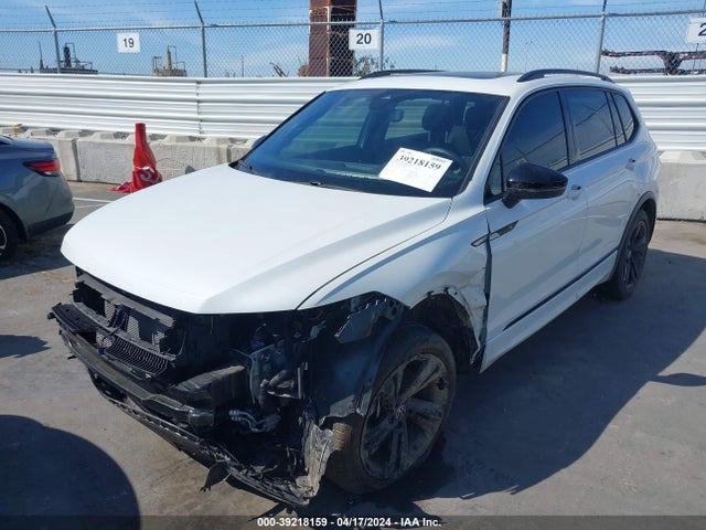 3VVCB7AX7PM041729 Volkswagen Tiguan 2.0t Se R-line Black