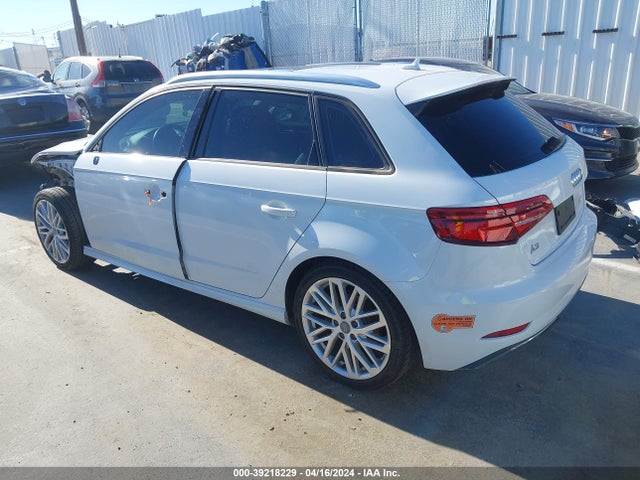 WAUUPBFF9JA059996 Audi A3 E-tron 1.4t Premium/1.4t Tech Premium