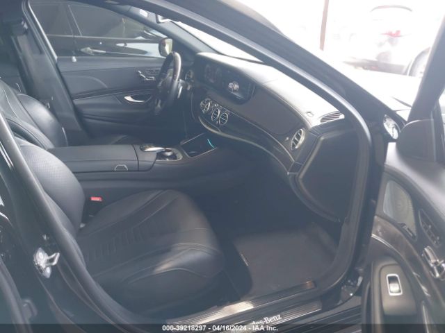 WDDUG8DB3JA400451 Mercedes-Benz S 560