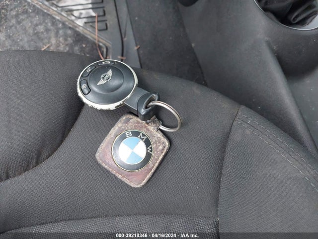 2009 MINI COOPER S WMWMF73569TT99957 Photo 10