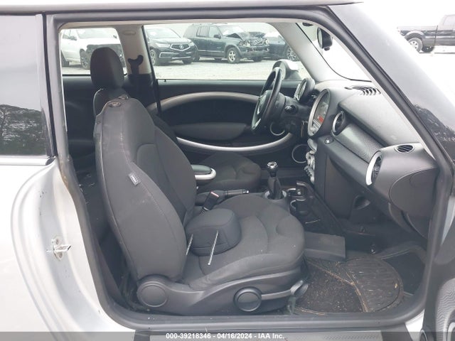 2009 MINI COOPER S WMWMF73569TT99957 Photo 4