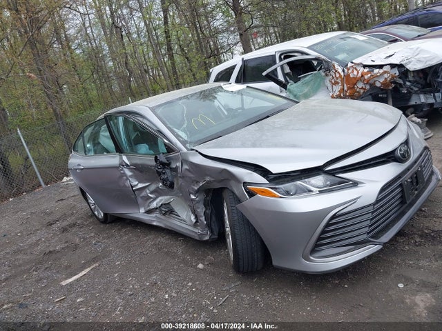 Toyota CAMRY LE 2022 4T1C11AK2NU700193 головне зображення