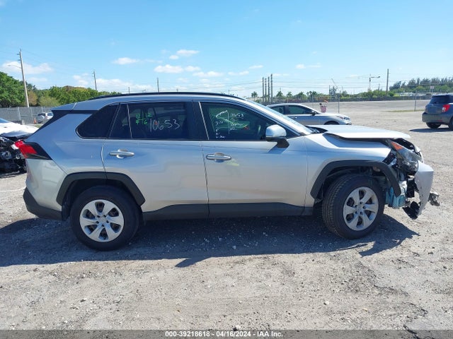 Toyota RAV4 LE 2019 JTMK1RFV8KJ003190 Image 14