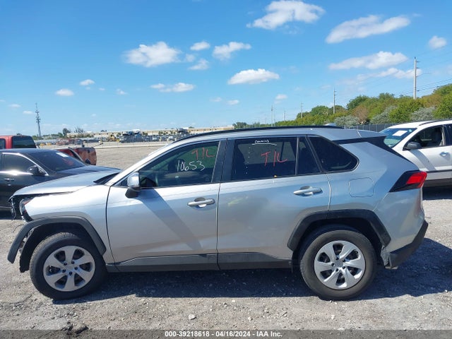 Toyota RAV4 LE 2019 JTMK1RFV8KJ003190 Image 15