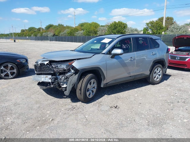 Toyota RAV4 LE 2019 JTMK1RFV8KJ003190 Image 2