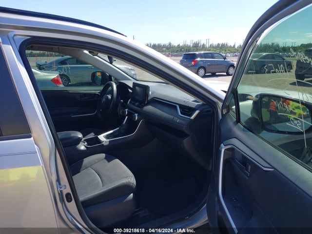 Toyota RAV4 LE 2019 JTMK1RFV8KJ003190 Image 5