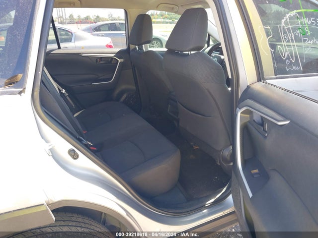 Toyota RAV4 LE 2019 JTMK1RFV8KJ003190 Image 8